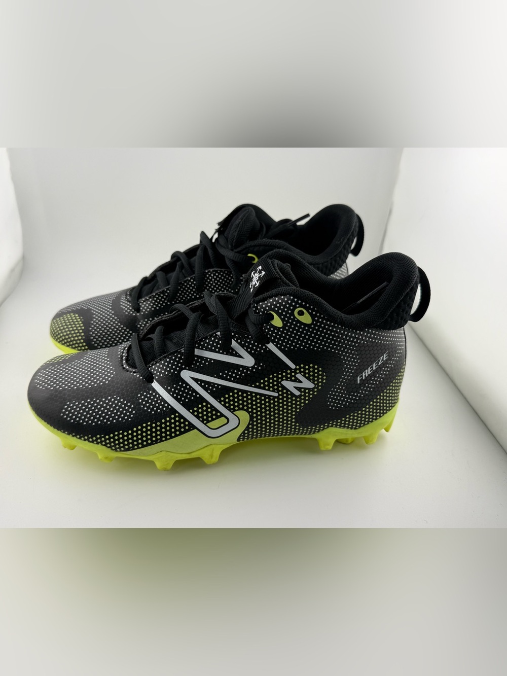 New Balance FreezeLX v4 Jr Lacrosse Cleats - Kids 3.5 (Black/Neon)